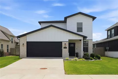 1706 W Broadway Pl, Rogers, AR 72758