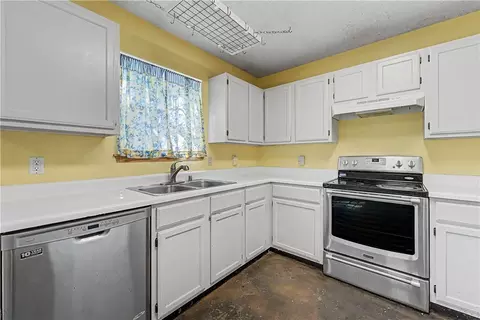 Kitchen - 2937 Beech Ave, Springdale, AR 72762 photo 2 of 4