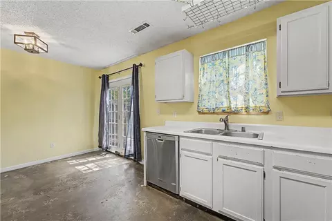 Kitchen - 2937 Beech Ave, Springdale, AR 72762 photo 4 of 4