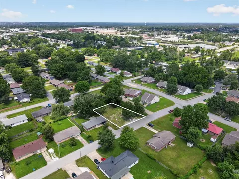 1208 SE D St, Bentonville, AR 72712
