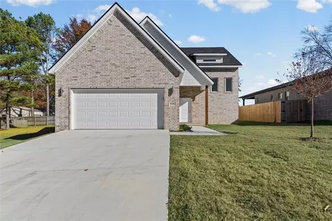 936 S Liberty Dr, Fayetteville, AR 72701