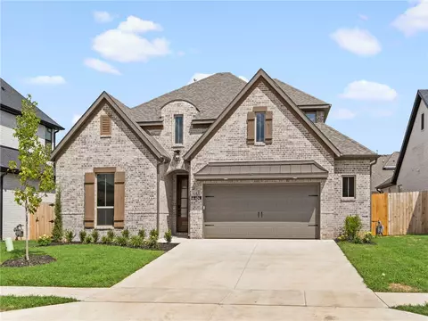 404 Woodsbury Ln, Springdale, AR 72762