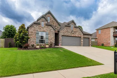 1501 Crestwood Hills Ln, Cave Springs, AR 72718
