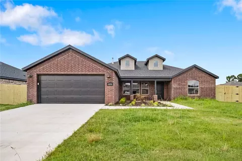 1028 Marquis Ave, Lowell, AR 72745