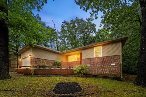 4 Winters Ln, Bella Vista, AR 72714
