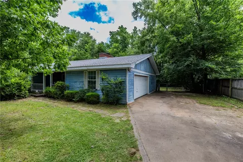 1440 N Old Wire Rd, Fayetteville, AR 72703