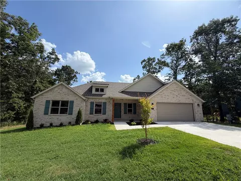 12 Kinross Dr, Bella Vista, AR 72715