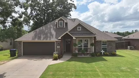 Exterior - 200 Honeysuckle St, Alma, AR 72921 photo 2 of 4