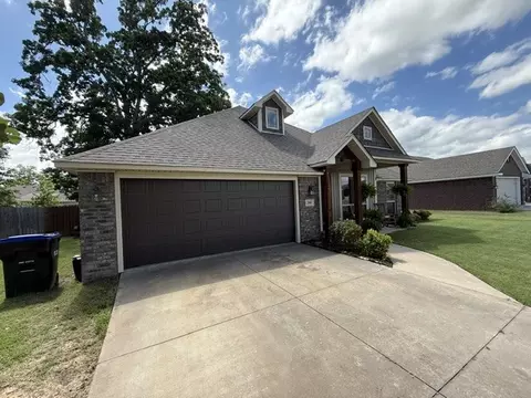 Exterior - 200 Honeysuckle St, Alma, AR 72921 photo 3 of 4