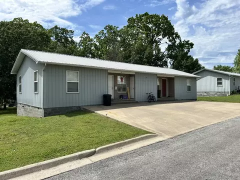 100 Clive St, Berryville, AR 72616