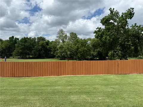 1023 W Garland St, Siloam Springs, AR 72761