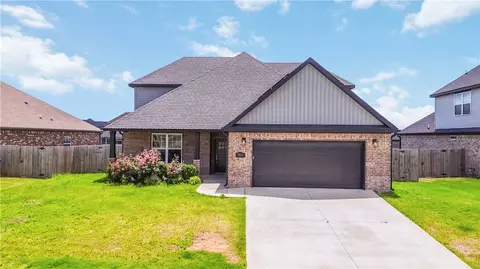 931 Skyline Loop, Centerton, AR 72719