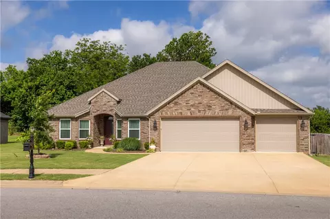 2304 Carl St, Siloam Springs, AR 72761