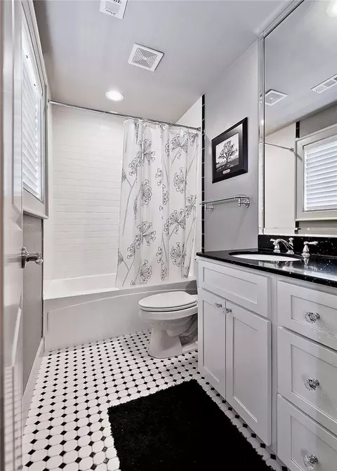 Bath - 1971 Cherborg Ave, Springdale, AR 72764 photo 5 of 5