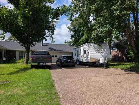 1307 Pine St, Rogers, AR 72758