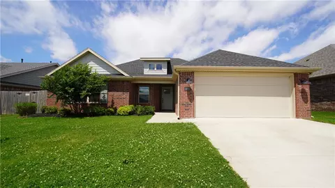 1037 Trailwood St, Springdale, AR 72762