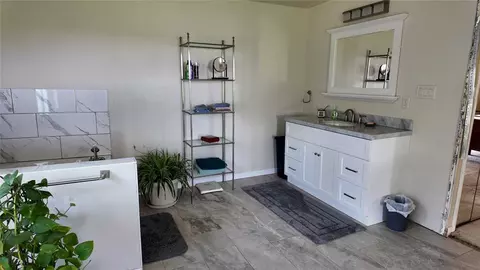 Bath - 302 Abney Ave, Harrison, AR 72601 photo 2 of 7