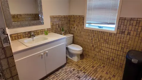 Bath - 302 Abney Ave, Harrison, AR 72601 photo 5 of 7