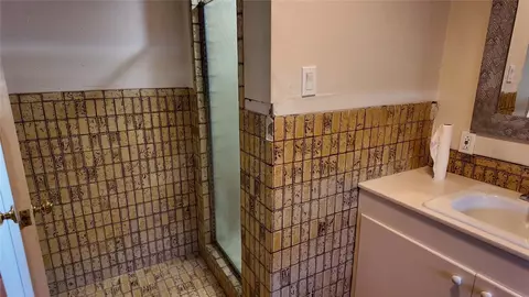 Bath - 302 Abney Ave, Harrison, AR 72601 photo 6 of 7