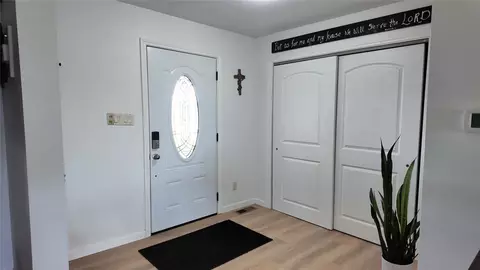 Entry Way - 302 Abney Ave, Harrison, AR 72601 photo 1 of 1