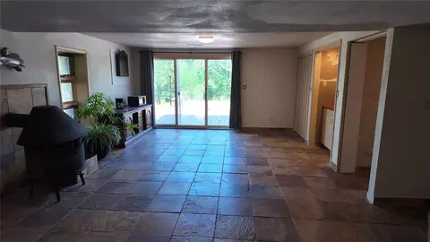 Living - 302 Abney Ave, Harrison, AR 72601 photo 3 of 3