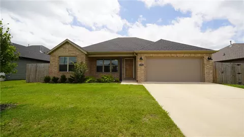 1904 Hudson Dr, Siloam Springs, AR 72761