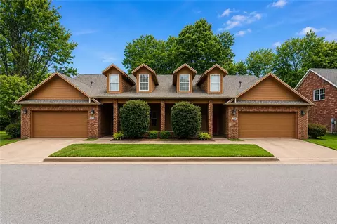 519-521 S Pierremont Dr, Fayetteville, AR 72701