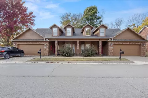 519-521 S Pierremont Dr, Fayetteville, AR 72701