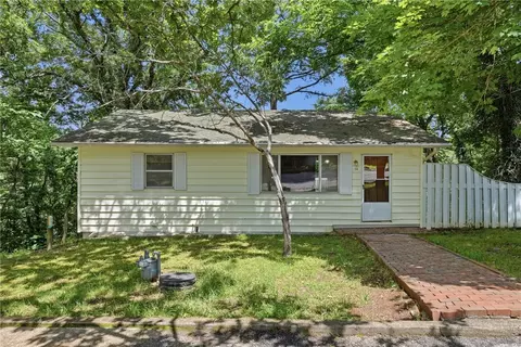 16 College St, Eureka Springs, AR 72632