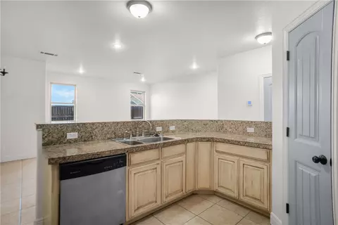 Kitchen - 5324 Labelle Ct, Fort Smith, AR 72903 photo 3 of 4