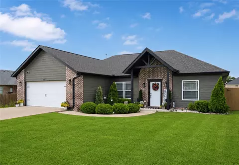 703 W Teri Dr, Siloam Springs, AR 72761