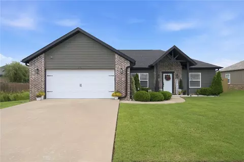 703 W Teri Dr, Siloam Springs, AR 72761