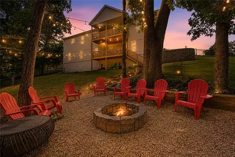 2055 Collins Dr, Pea Ridge, AR 72751
