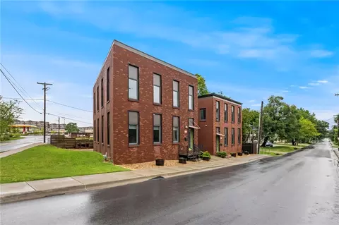 1111 N Oakland Ave, Fayetteville, AR 72703