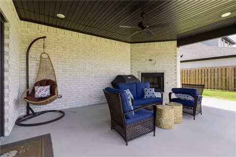 Exterior - 1171 Longbourn Dr, Centerton, AR 72719 photo 6 of 14
