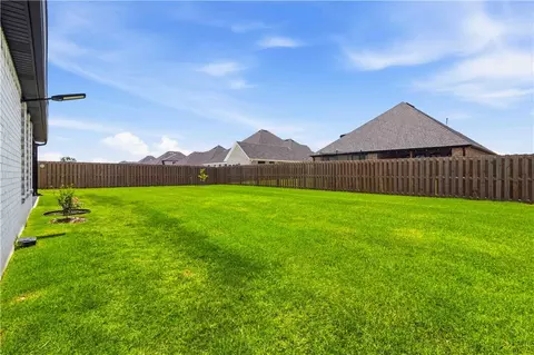 Exterior - 1171 Longbourn Dr, Centerton, AR 72719 photo 11 of 14