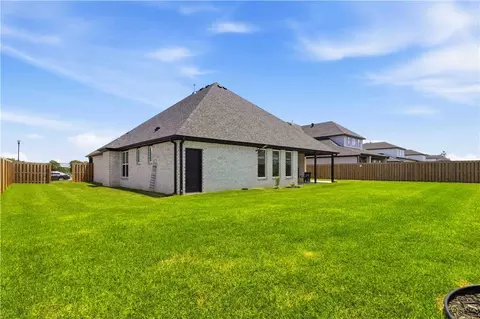 Exterior - 1171 Longbourn Dr, Centerton, AR 72719 photo 10 of 14