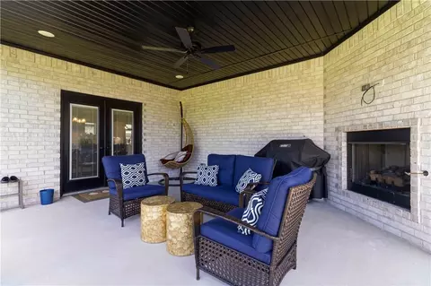 Exterior - 1171 Longbourn Dr, Centerton, AR 72719 photo 5 of 14