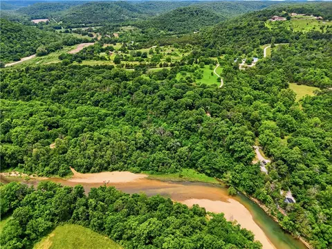 538 Madison 1555, Eureka Springs, AR 72632