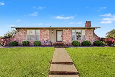 714 Riviera Dr, Rogers, AR 72758