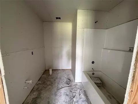 Bath - 71 Nc 8218, Jasper, AR 72641 photo 1 of 2