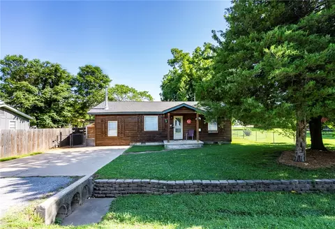 215 E Granite St, Siloam Springs, AR 72761