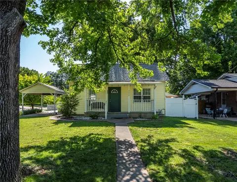 2008 S Washington St, Siloam Springs, AR 72761
