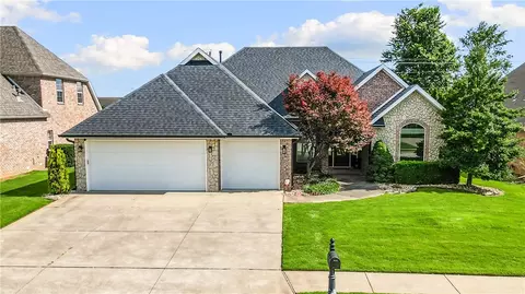 6604 W Braebourne Dr, Rogers, AR 72758
