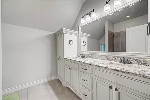 Bath - 4105 Willowbend Dr, Rogers, AR 72758 photo 3 of 3