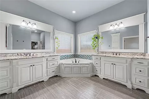 Bath - 4105 Willowbend Dr, Rogers, AR 72758 photo 1 of 3