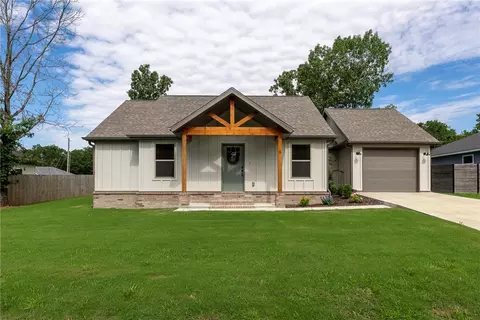 6 Bonhill Ln, Bella Vista, AR 72715