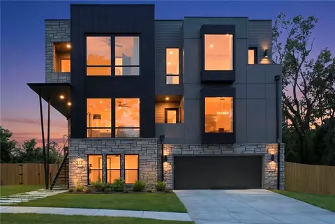 217 NE H St, Bentonville, AR 72712
