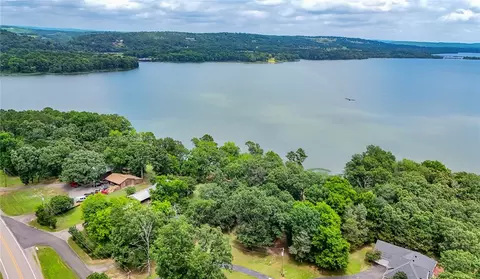 32 Russell Ln, Russellville, AR 72802