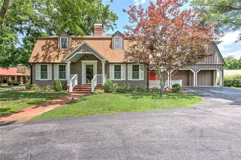 625 Sky Mountain Dr, Rogers, AR 72756